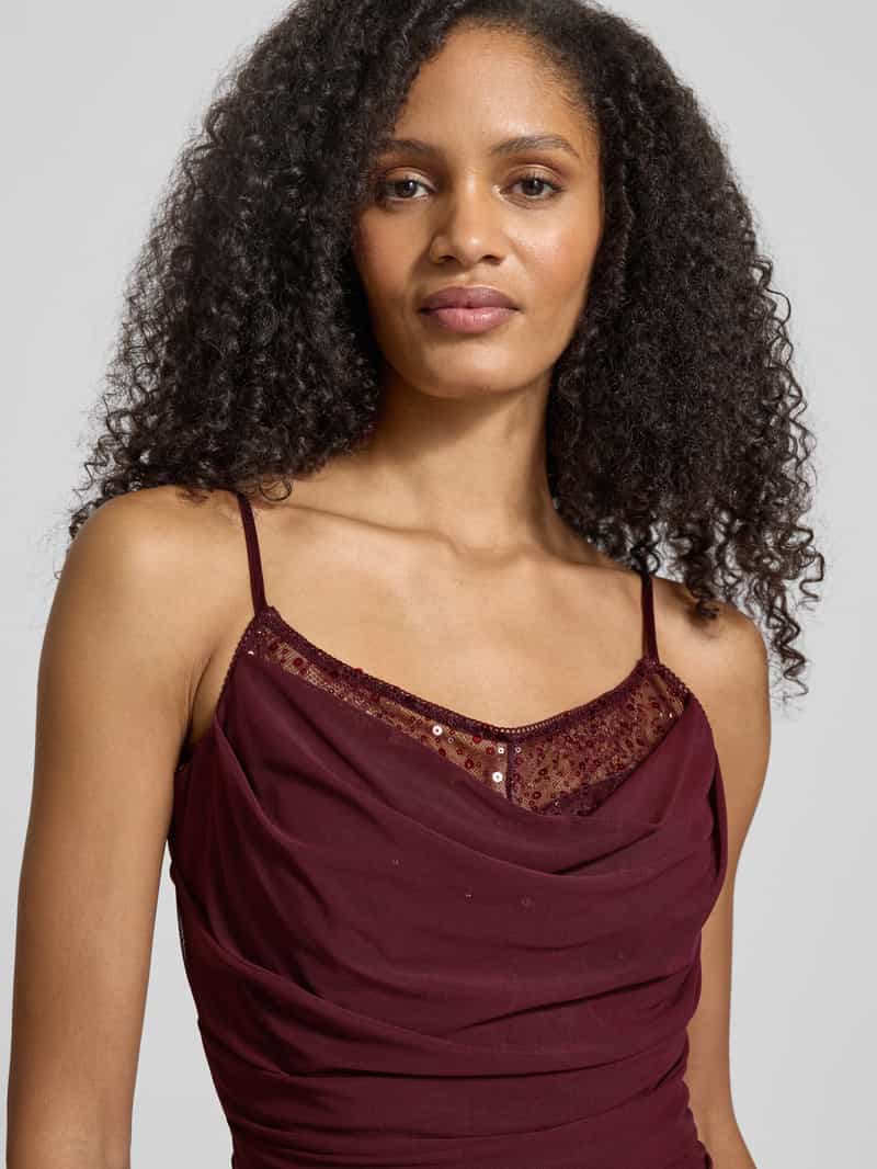 V.M. Slim fit avondjurk met kant