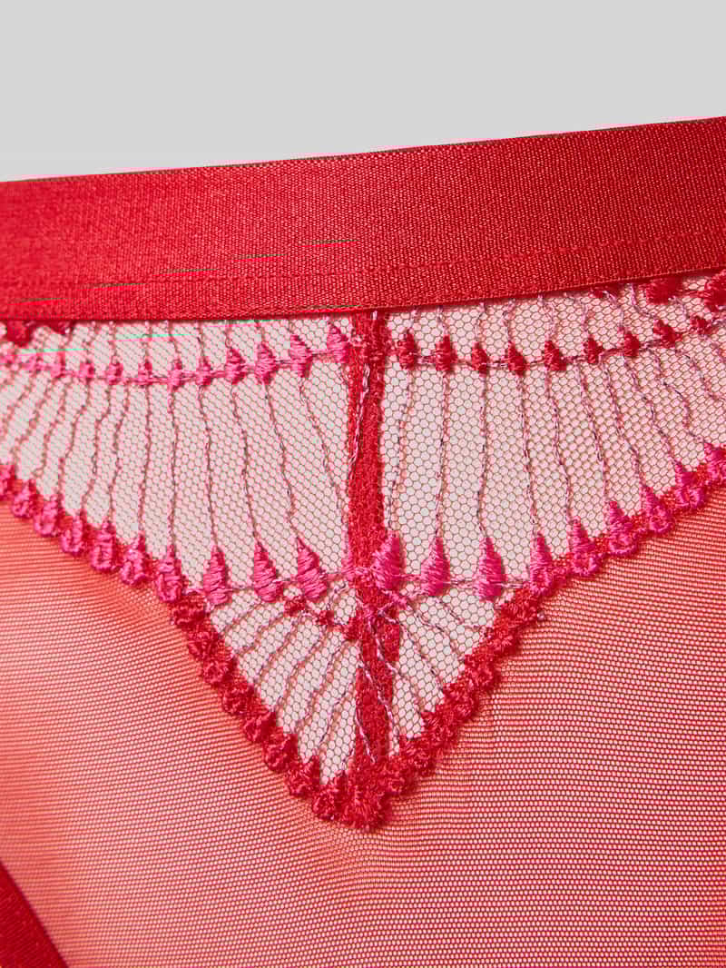 Triumph String met modern silhouet en keyhole als detail aan de achterkant