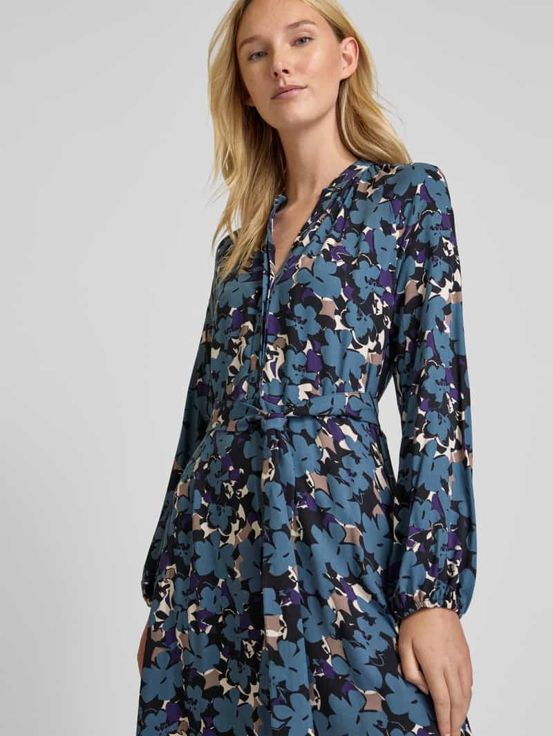MORE & MORE Midi-jurk met V-hals
