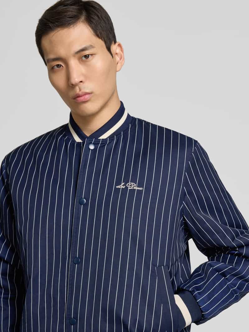 Les Deux Bomberjack met labelstitching model 'Tech Varsity'