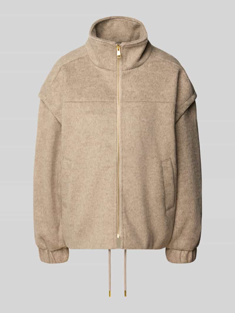 b.Young Jack met opstaande kraag model 'Becila'