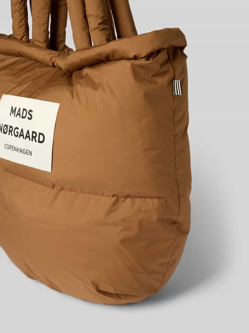 MADS NØRGAARD Shopper met labelpatch en labeldetail