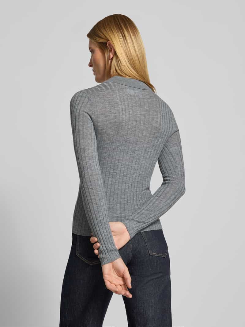 Style Icon Collection Henley-shirt van wol curated by Viky Rader