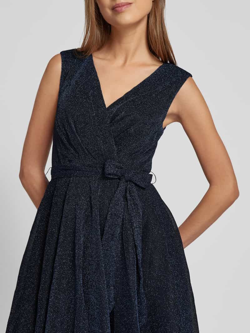 Apricot Cocktailjurk in wikkellook