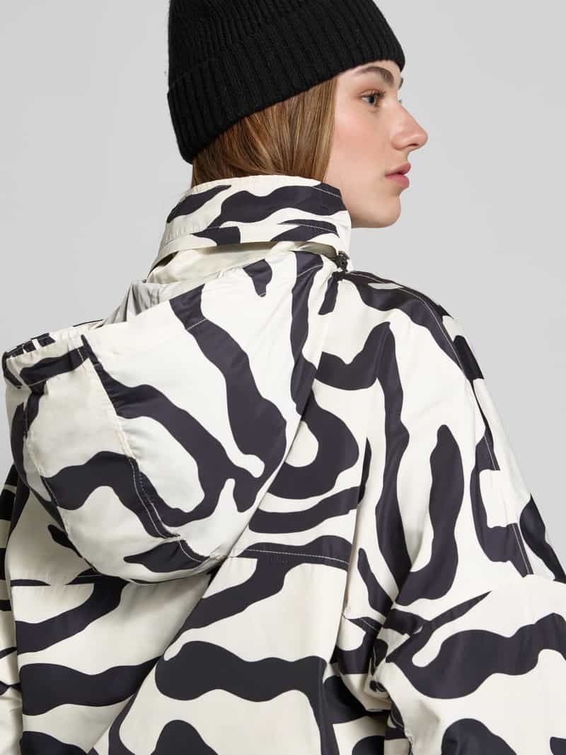 Only Boxy fit regenjack met all-over motief model 'BETTY'