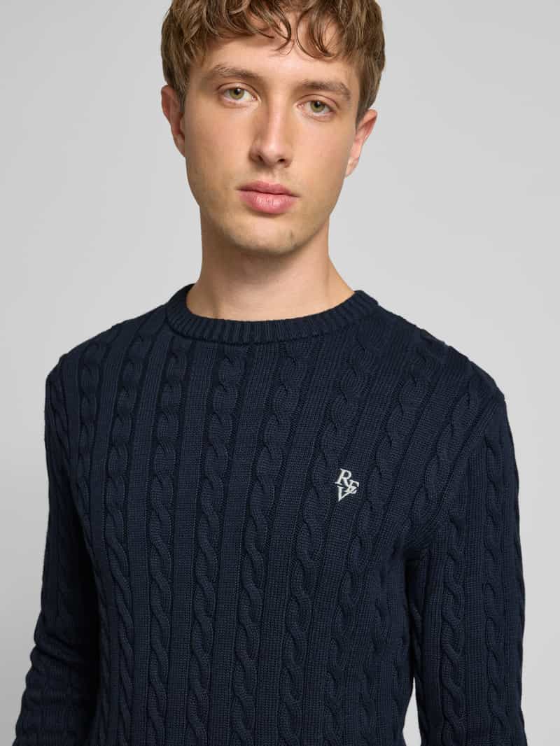 REVIEW Slim fit gebreide pullover met kabelpatroon