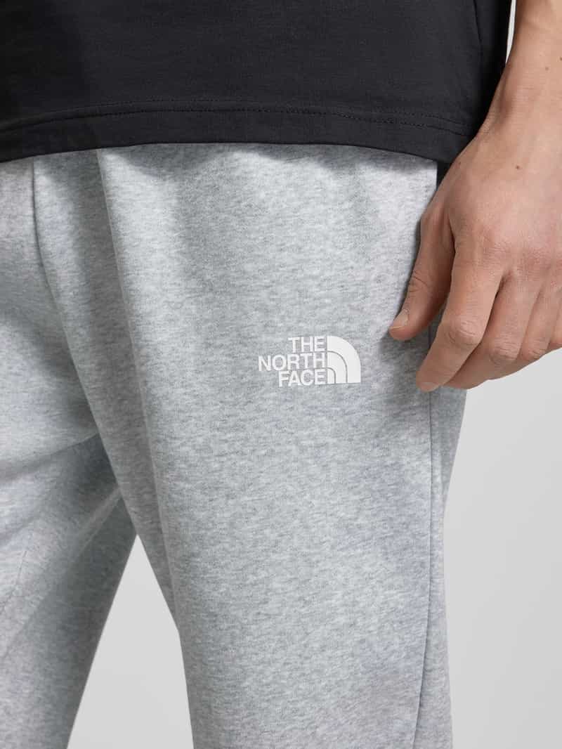 The North Face Regular tapered fit sweatpants met labelprint