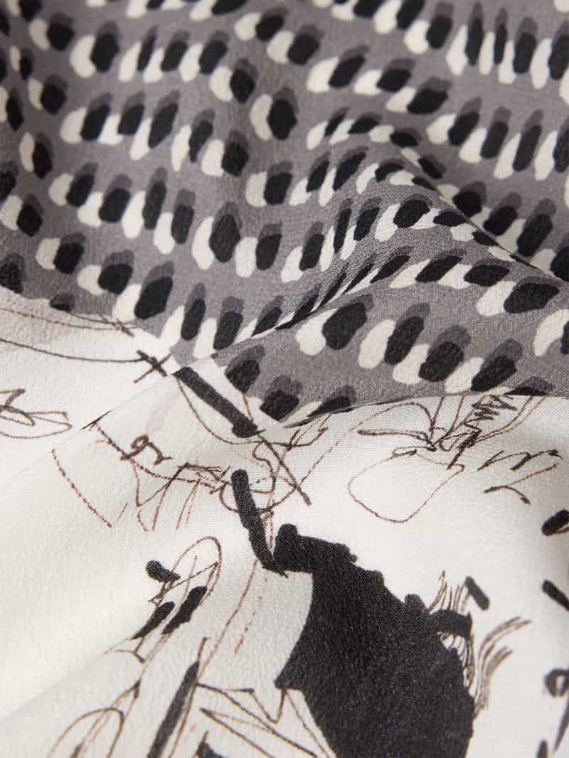 Marc Cain Zijden sjaal met labeldetail