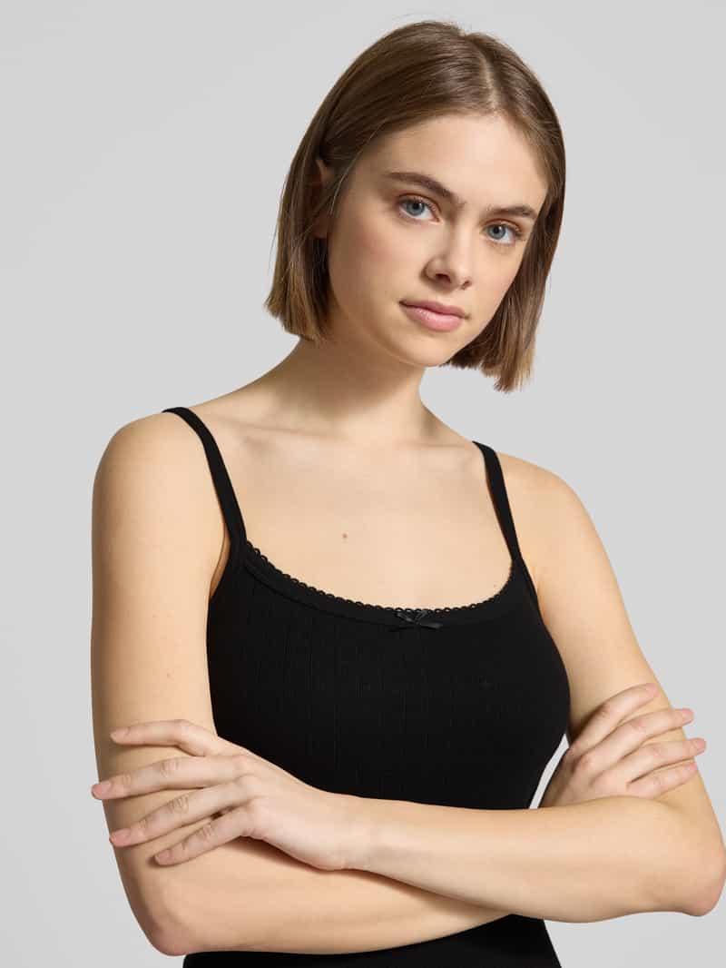 Review Top met strikdetail