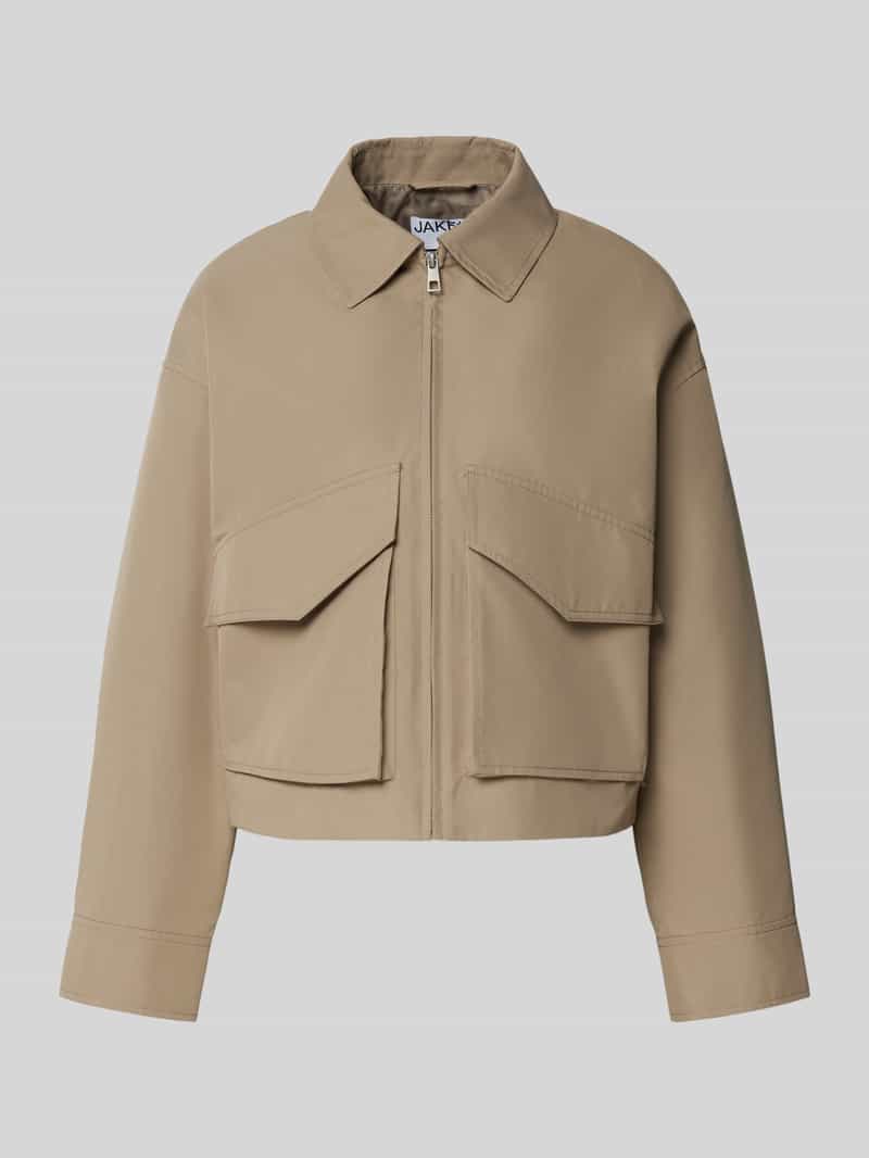 Jake*s Casual Jack met platte kraag en klepzakken