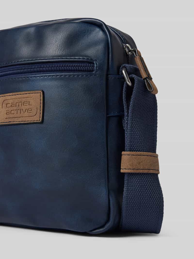 camel active Schoudertas met labelbadge model 'LAOS'