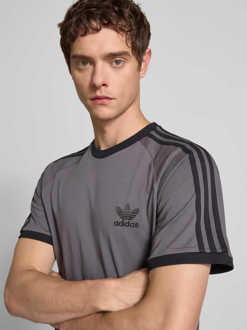 adidas Originals T-shirt met ronde hals en labelstitching
