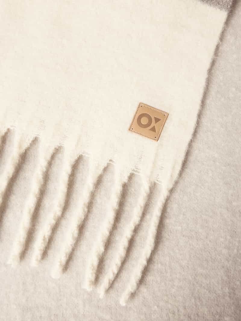 Opus Sjaal met franjes en labeldetail model 'Allanis'