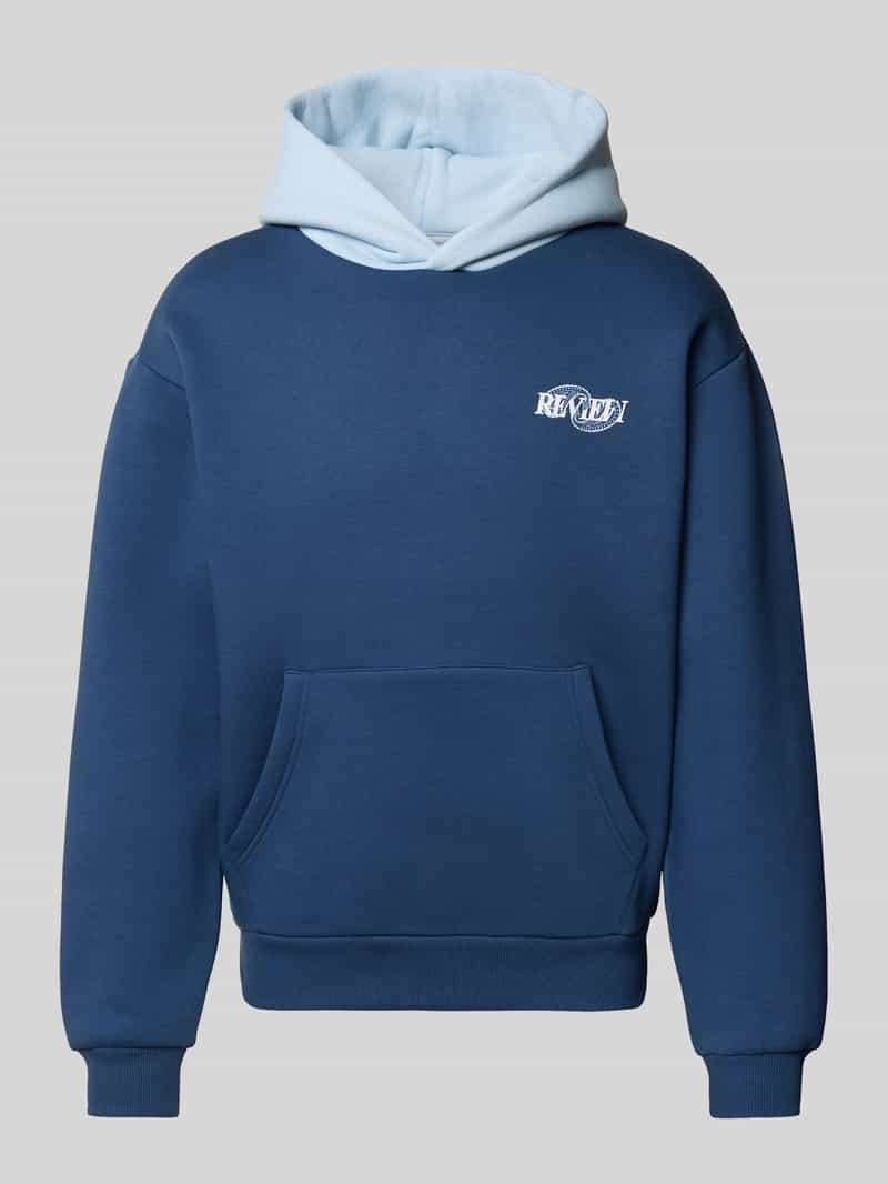 REVIEW Hoodie met logo en kangoeroezak
