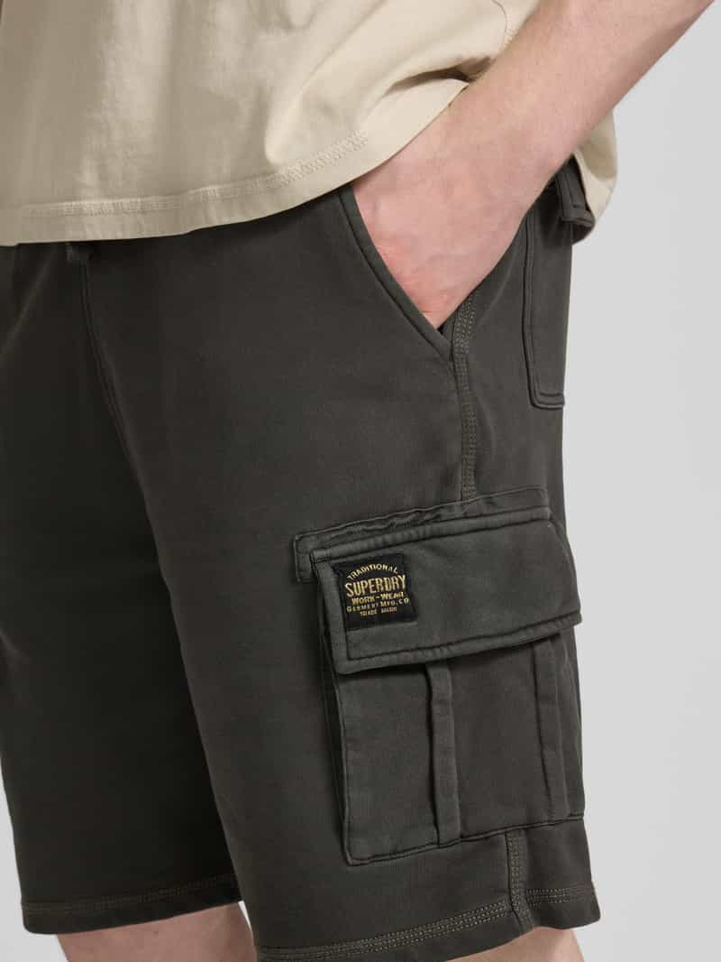 Superdry Regular fit korte cargobroek met steekzakken