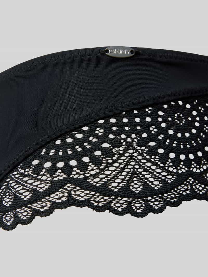 SKINY String met kantgarnering