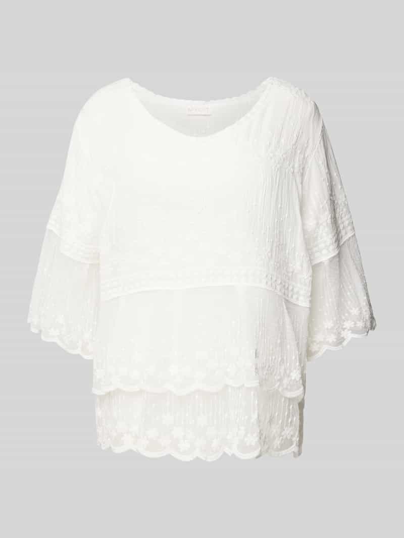Apricot Blouse met all-over stitching
