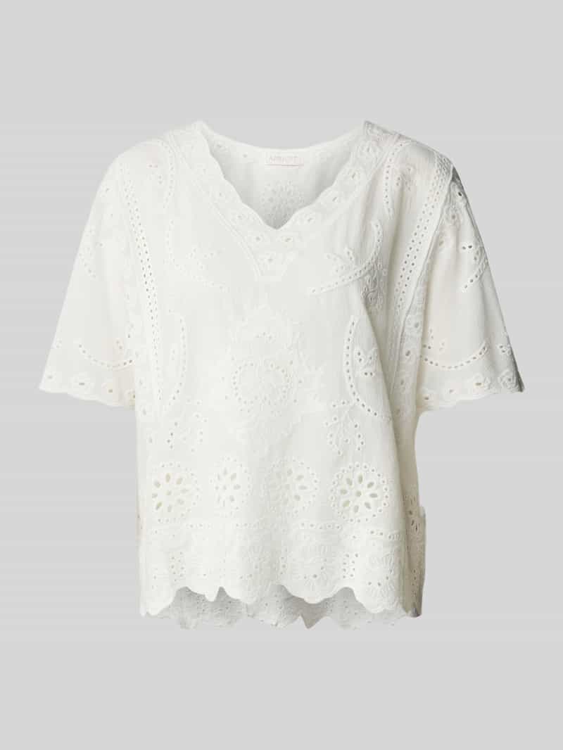 Apricot Blouse met gaatjesmotief