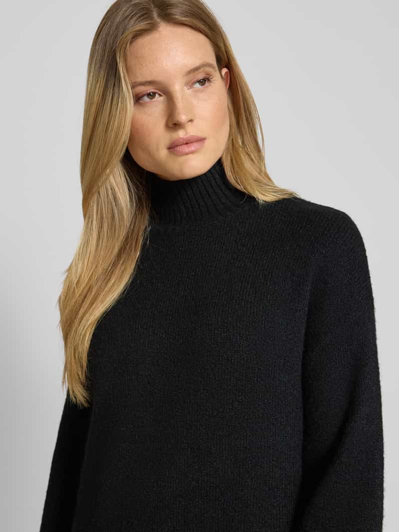 b.Young Gebreide jurk met opstaande kraag model 'Olma'