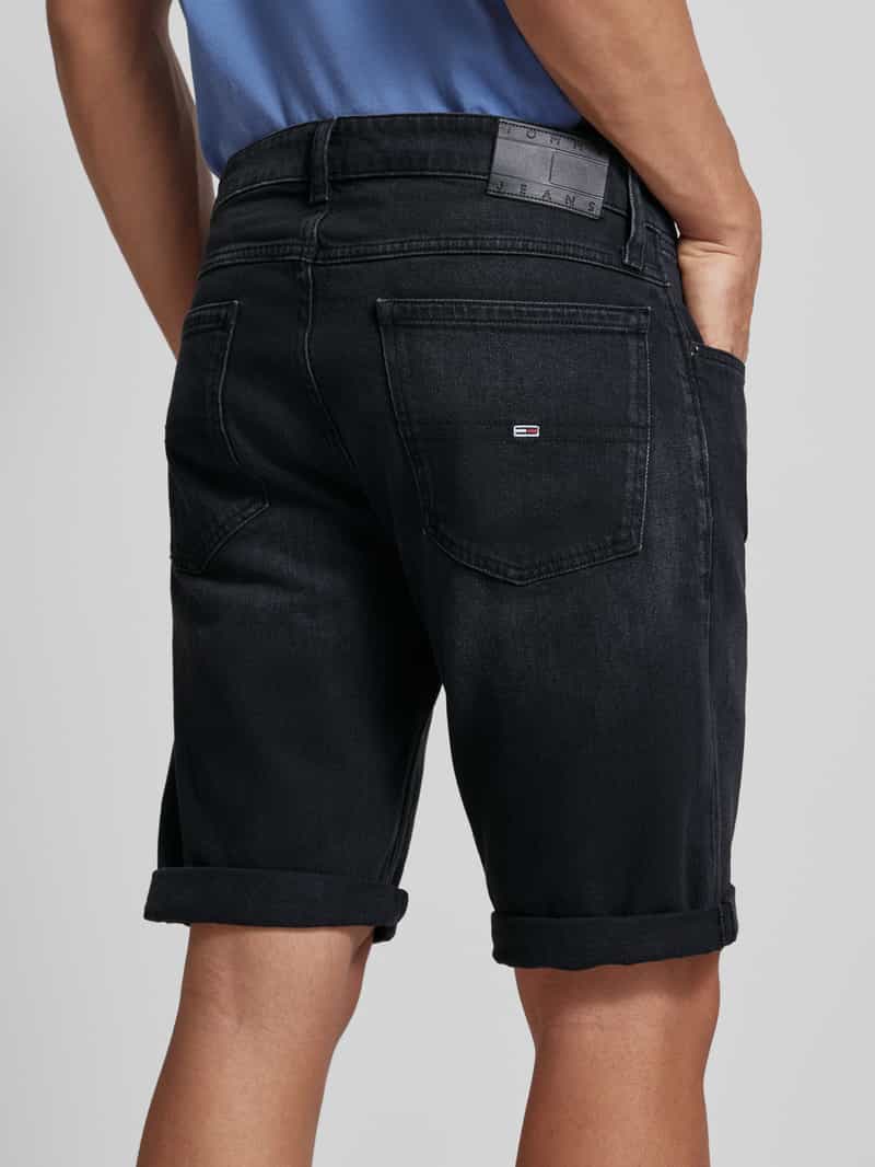 Tommy Jeans Slim fit korte jeans met labelstitching model 'RONNIE'
