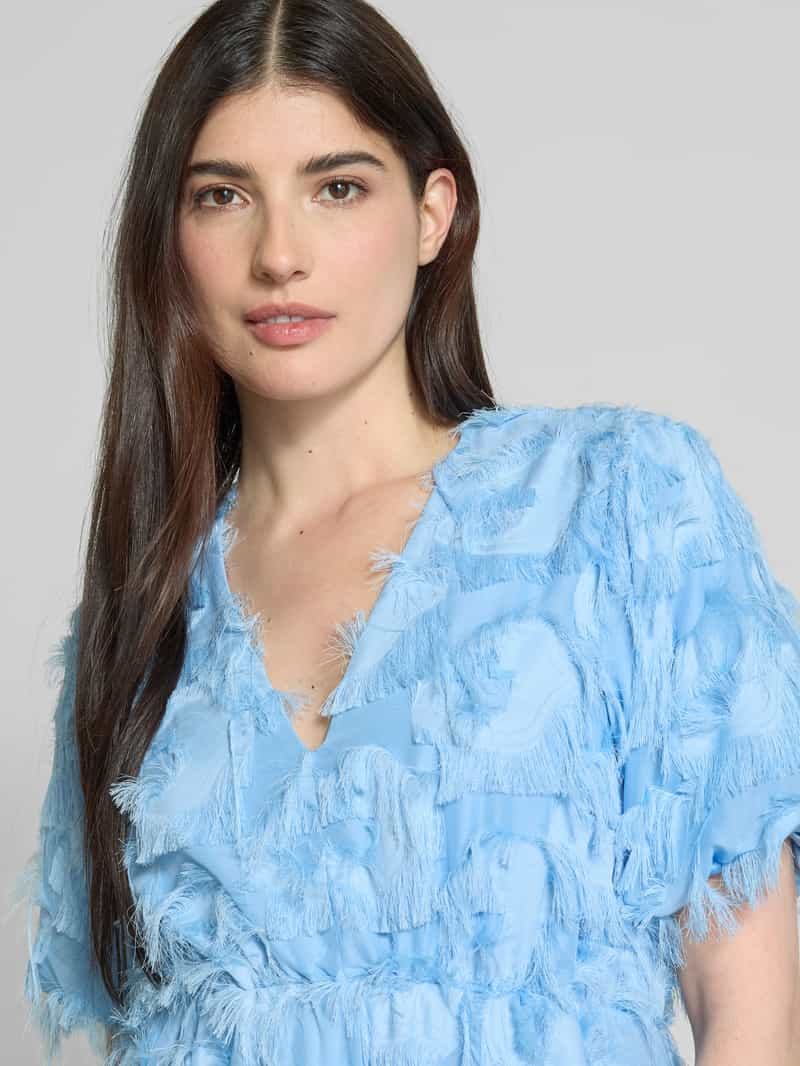 YAS Knielange cocktailjurk met V-hals model 'PAZYLLA'