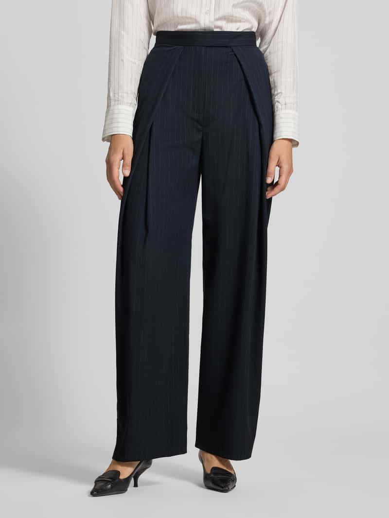 Style Icon Collection Vloeiende broek met wide leg broek curated by Viky Rader