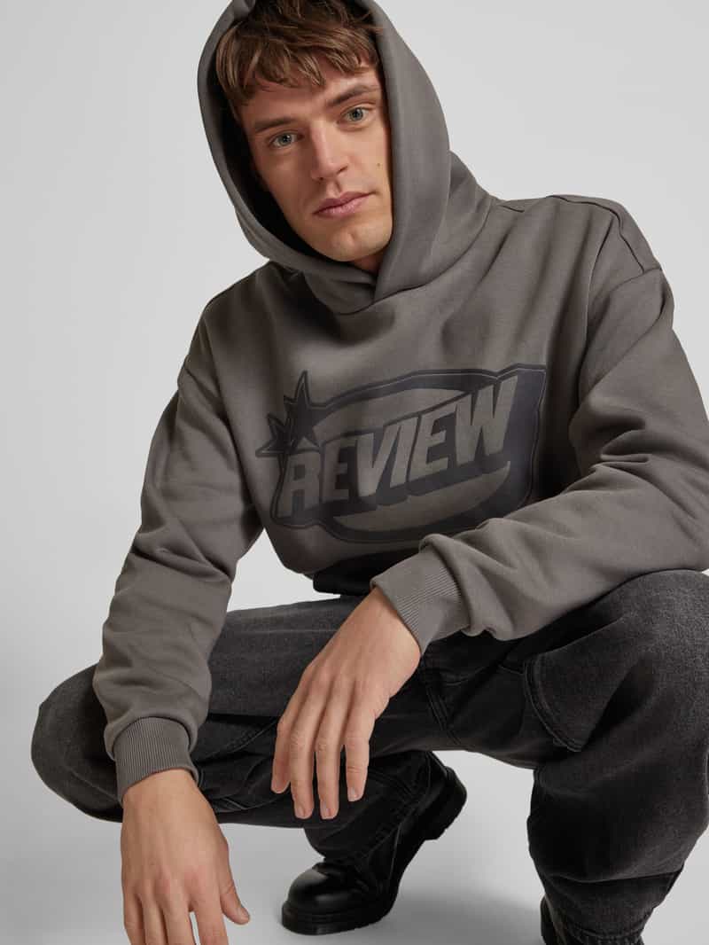 REVIEW Hoodie met labelprint
