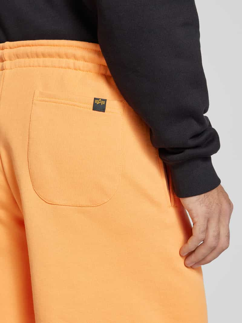 alpha industries Regular fit sweatshorts met labelpatch model 'ALPHA ESSENTIALS'