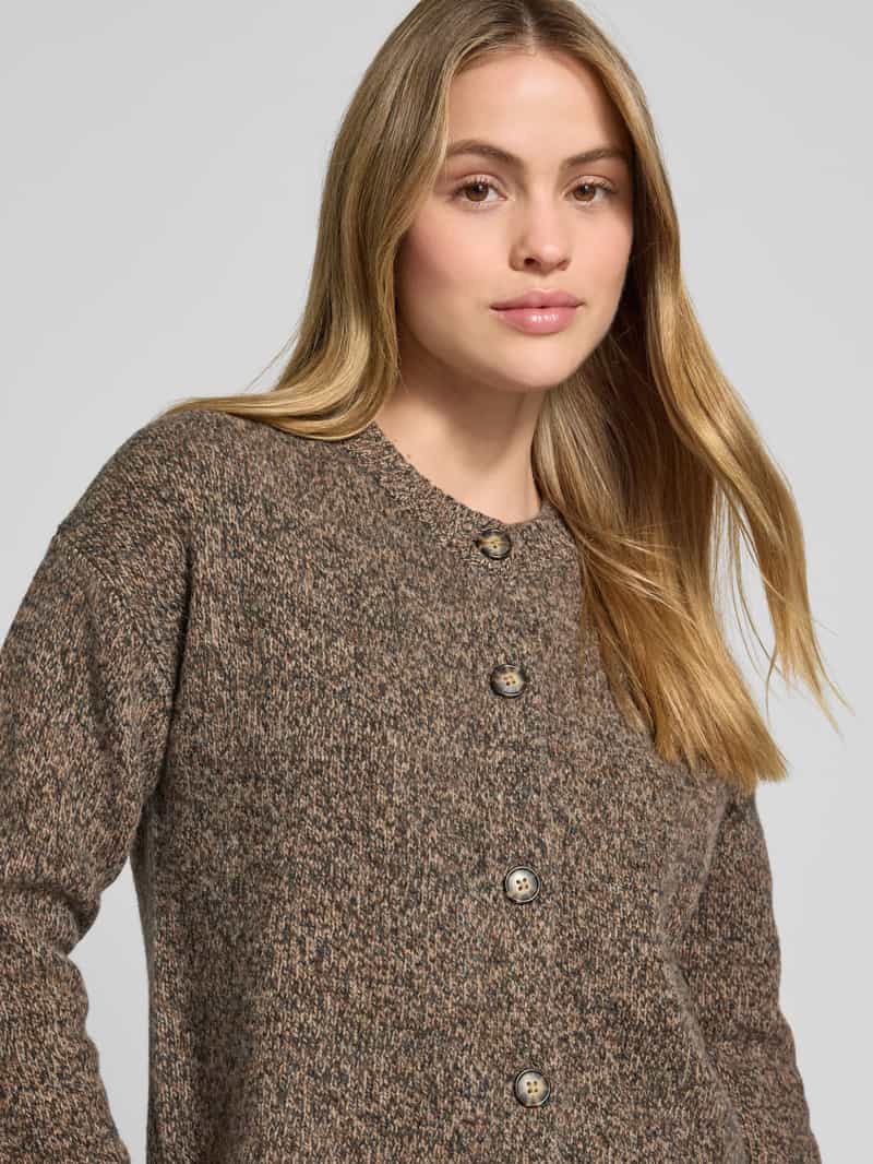 Christian Berg Woman Cardigan met extra brede schouders en knoopsluiting