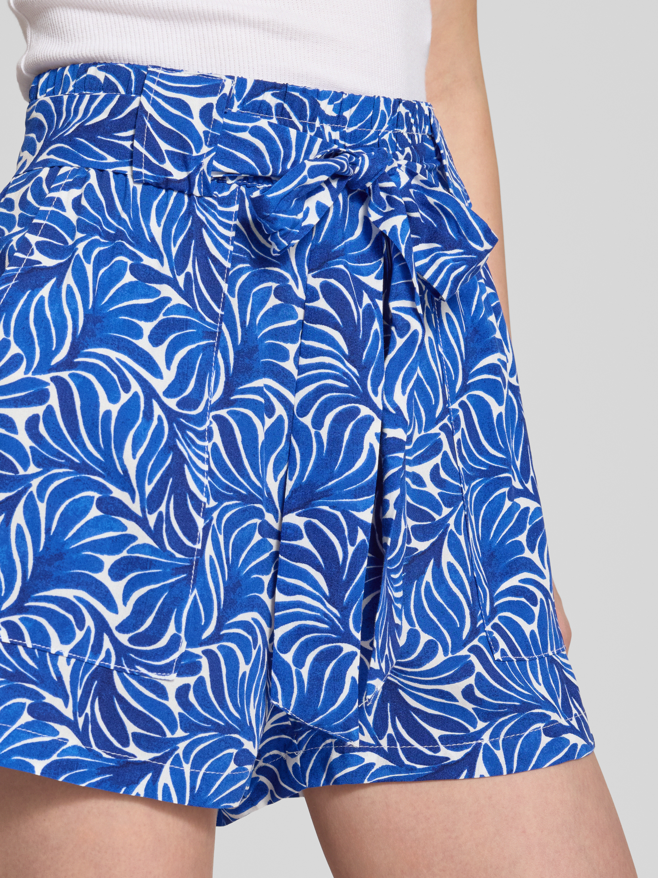 Only Regular fit korte broek met all-over motief model 'NOVA'
