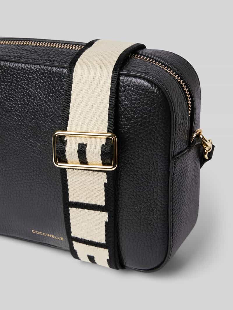 Coccinelle Crossbodytas van leer met labeldetail
