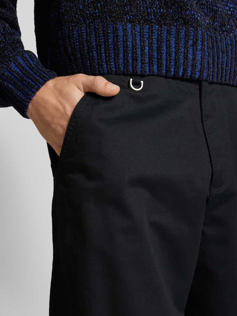 REVIEW Baggy fit chino met steekzakken