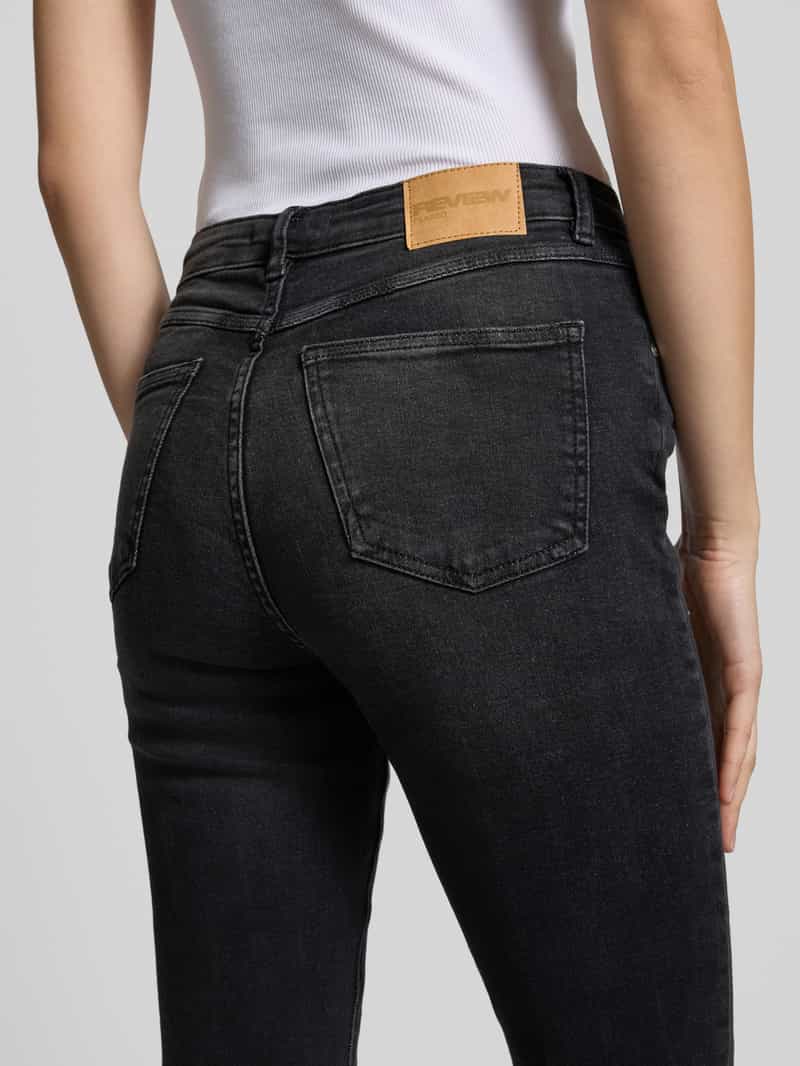 Review Flared cut bell bottom in 5-pocketmodel