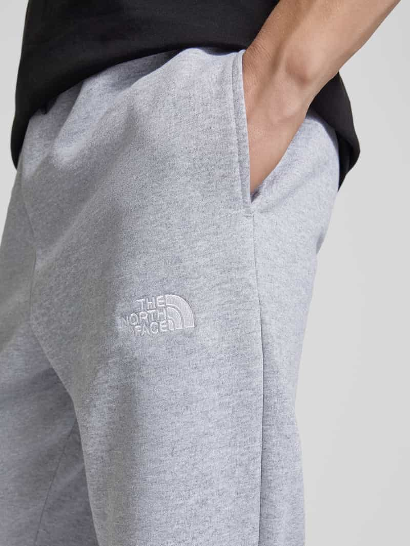 The North Face Sweatpants met labelstitching