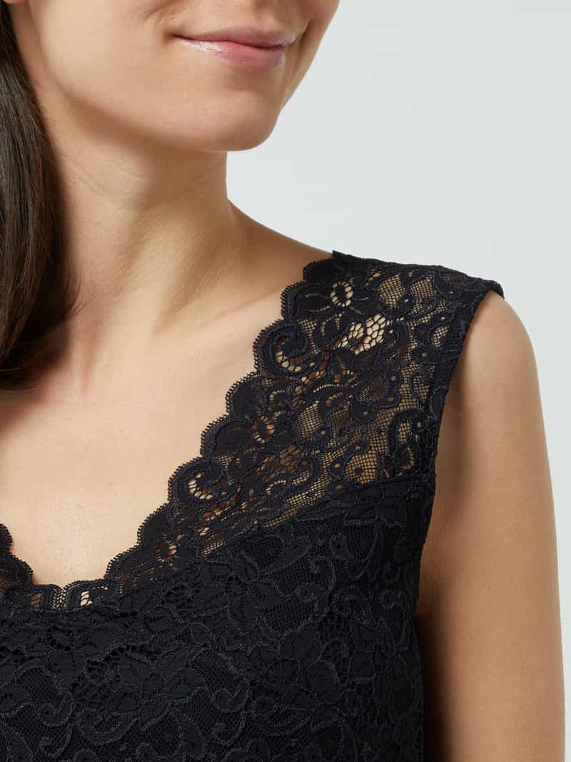 Hanro Nachtjurk met gehaakt kant model 'Moments'