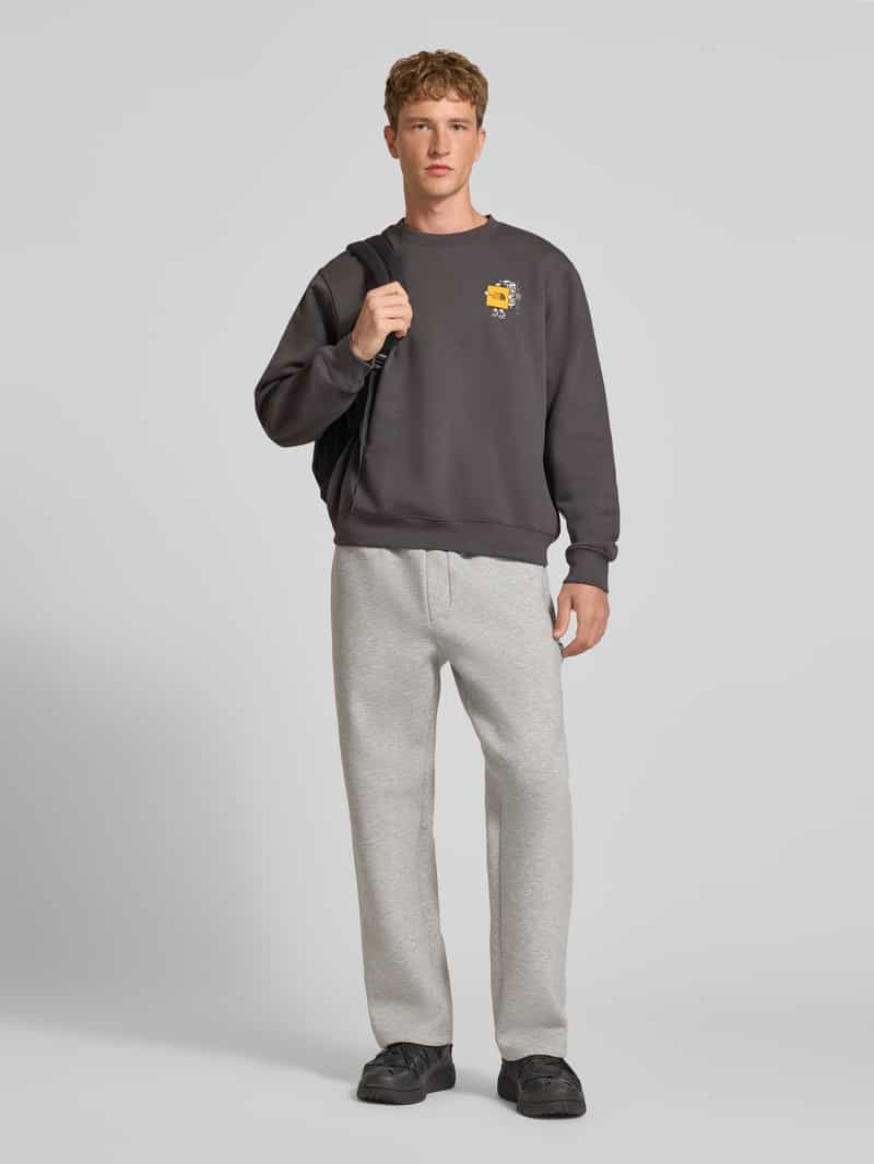 The North Face relaxed fit sweatshirt van katoenmix met labeldetail antraciet, foto 5