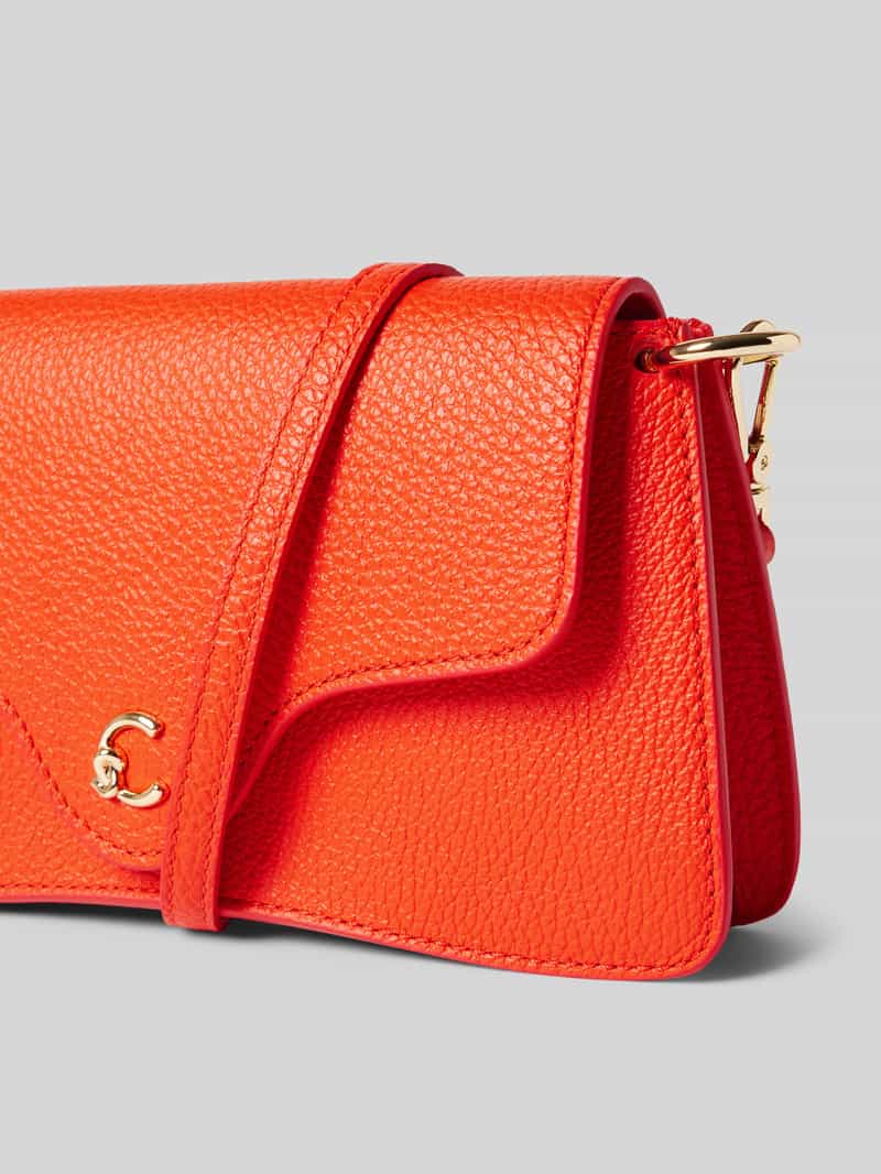 Coccinelle Crossbodytas van leer met labeldetail
