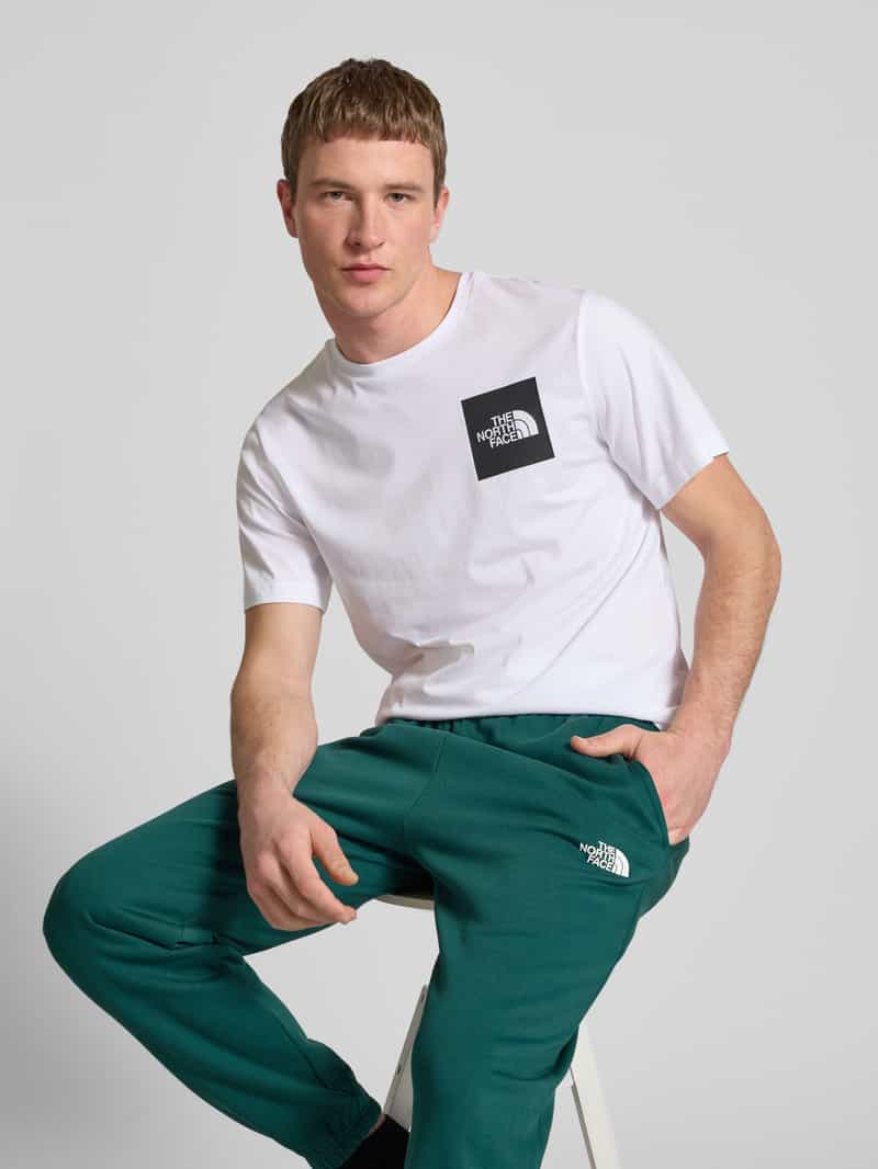 The North Face Regular tapered fit sweatpants met labelprint