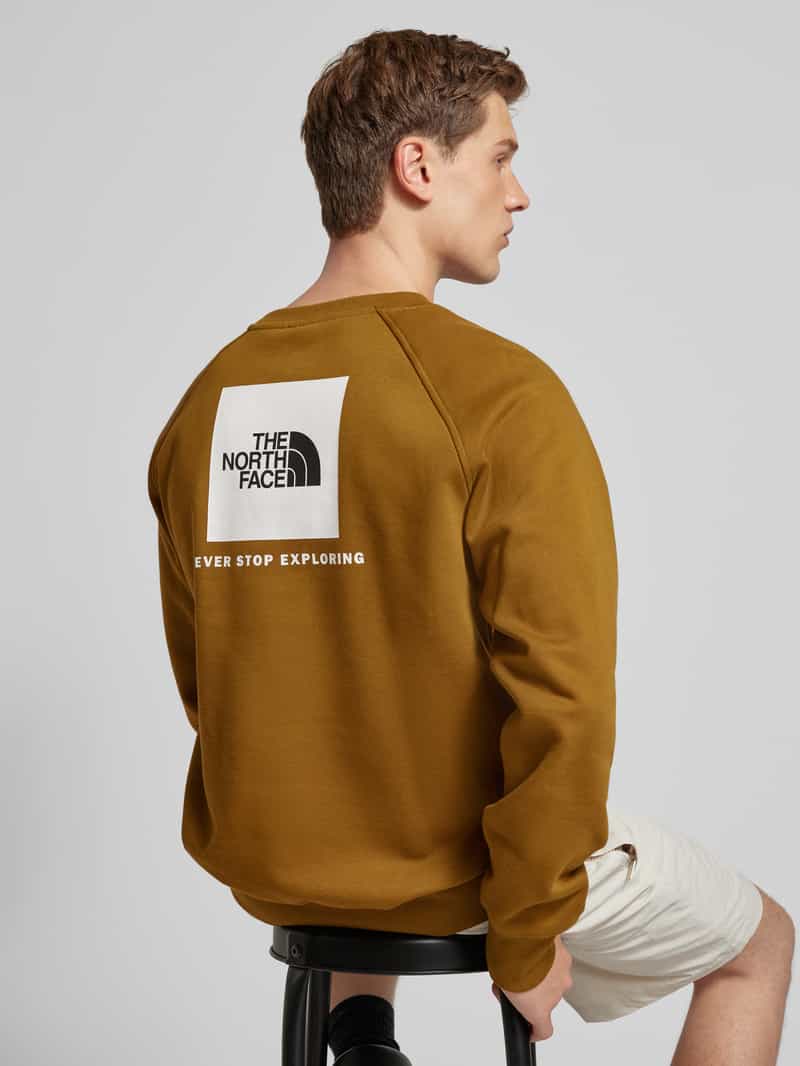 The North Face Sweatshirt met labelstitching model 'RAGLAN REDBOX CREW'