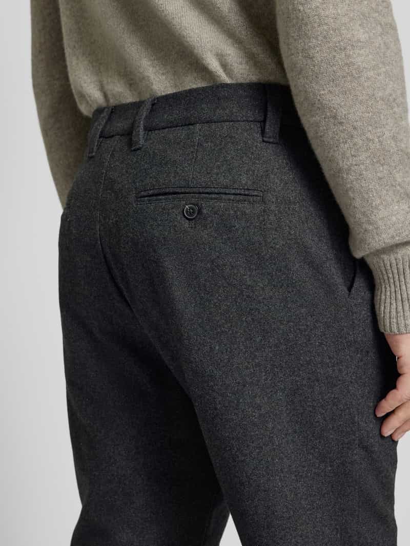 Chinosy o kroju shaped fit z mieszanki bawełny ze szlufkami na pasek model ‘STIG SHAPED’
