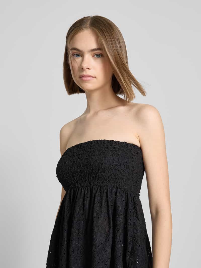 Only Regular fit top met broderie anglaise model 'LLUZ'