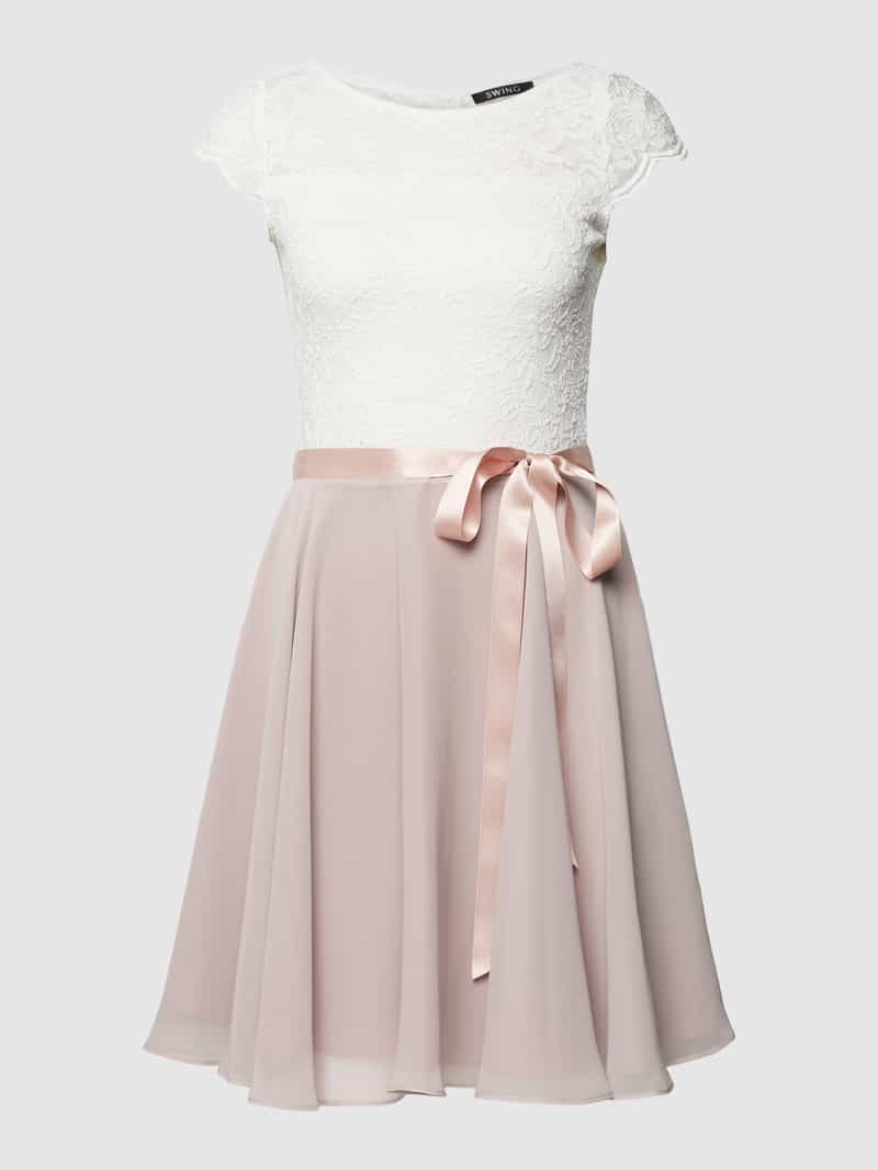 Swing Cocktailjurk met kant