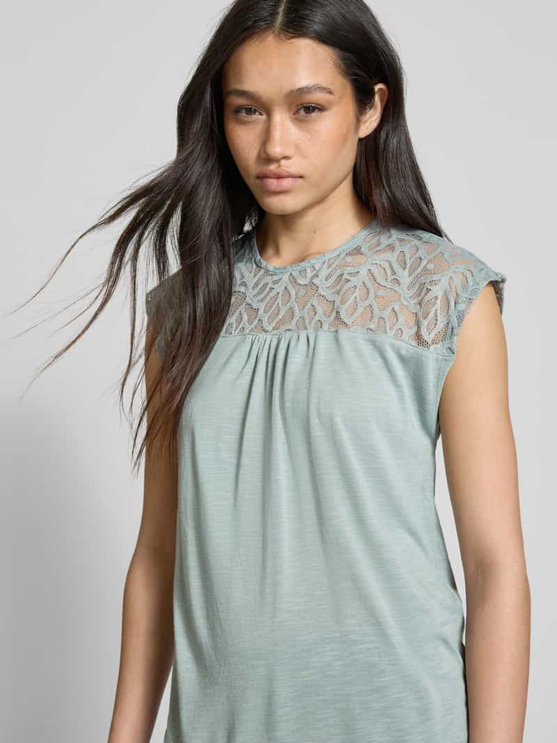 Only Regular fit top met kanten detail model 'SINDY'