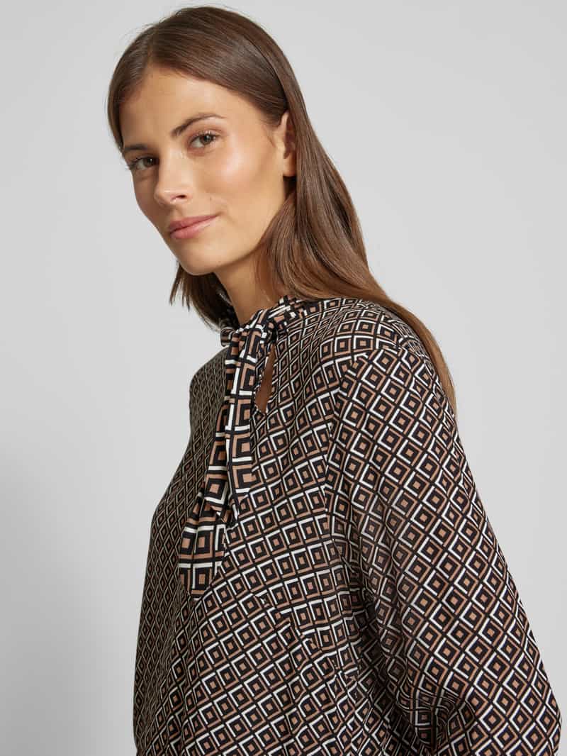 Christian Berg Woman Slim fit blouse met asymmetrische hals