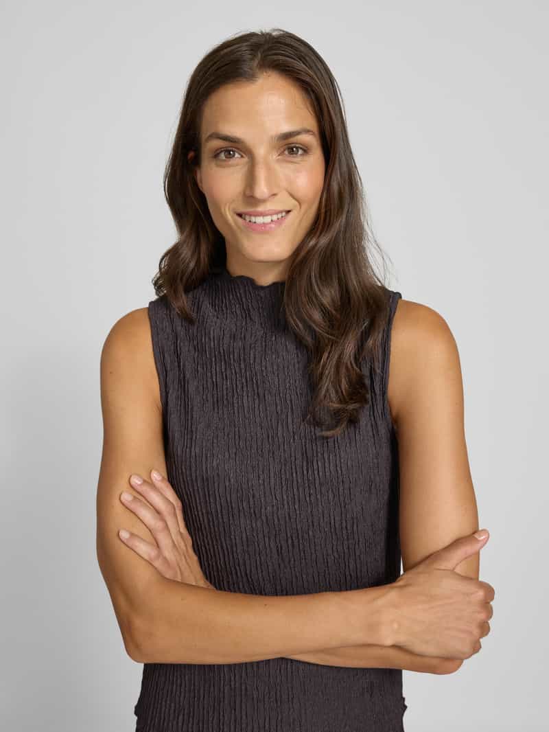 Opus Top met opstaande kraag en golfzoom model 'Idala'