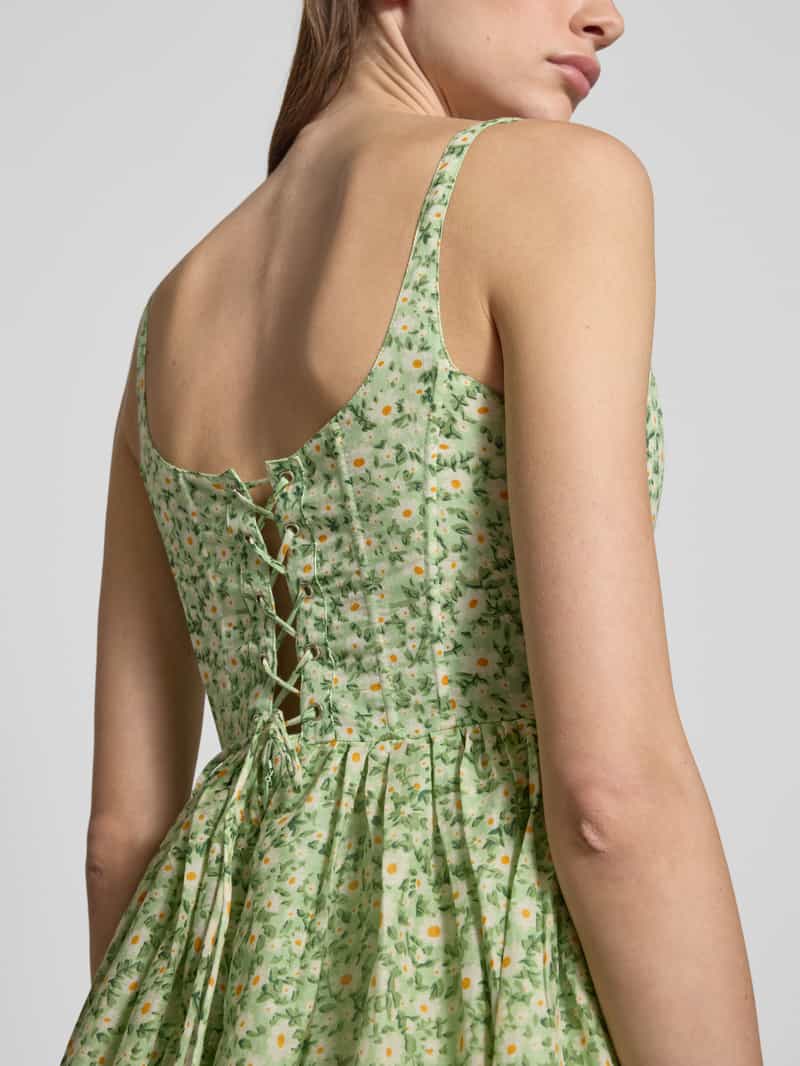 Lace & Beads Cocktailjurk met veters aan de achterkant
