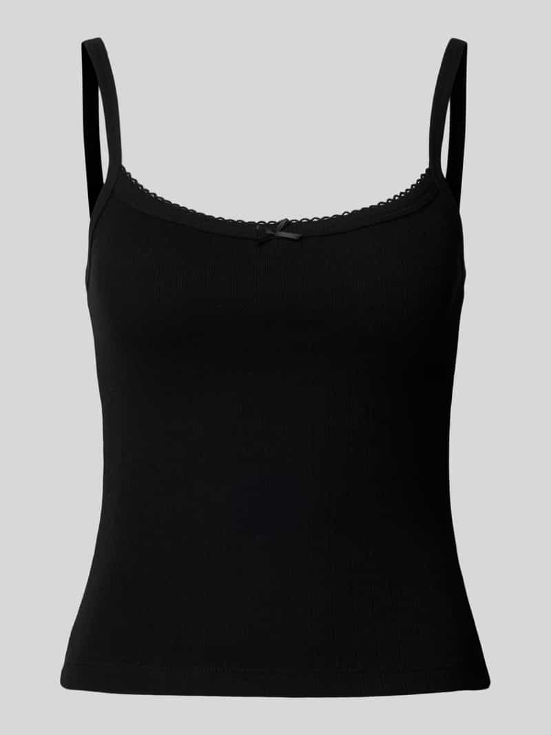 Review Top met strikdetail