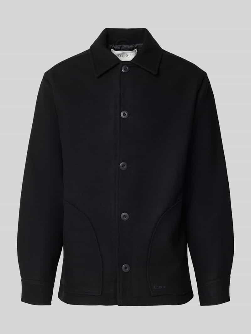 Forét Jack met platte kraag en knoopsluiting model 'CAVE'