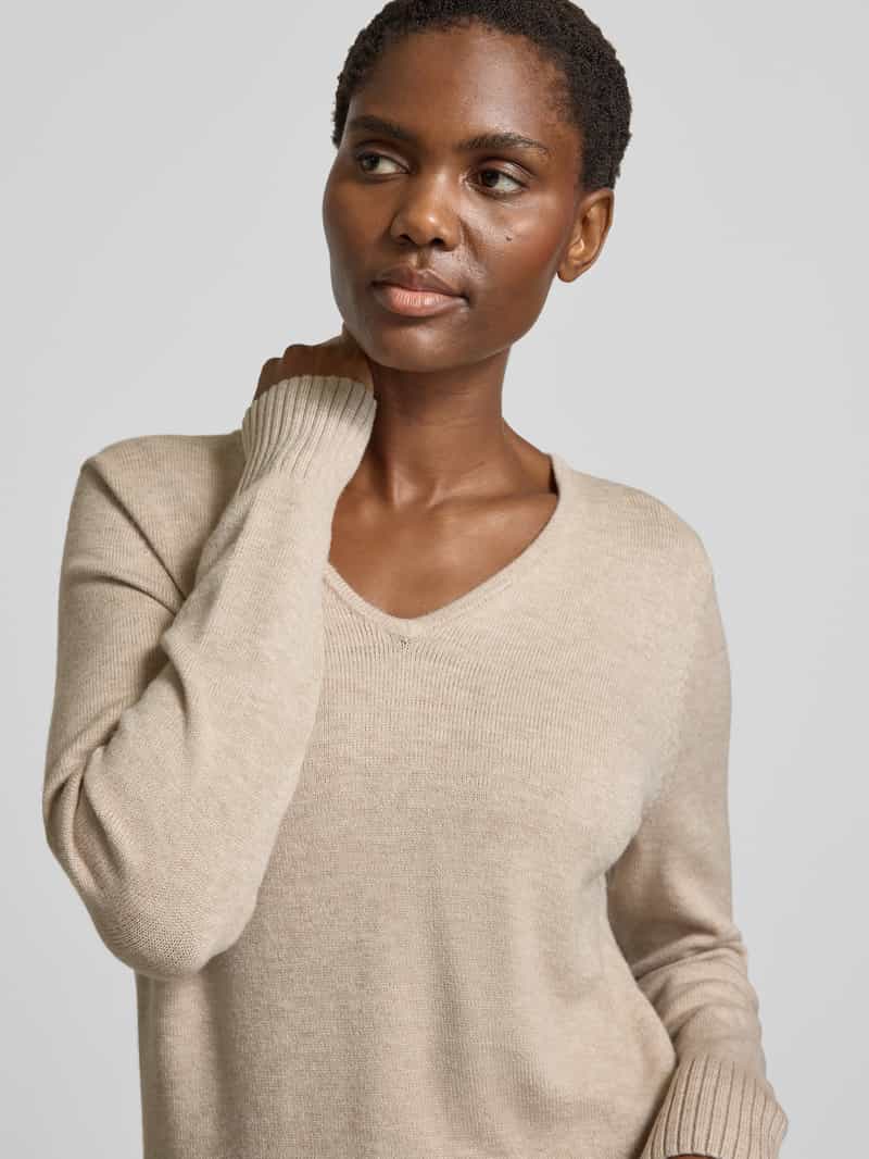 Christian Berg Woman Gebreide pullover van viscosemix met V-hals