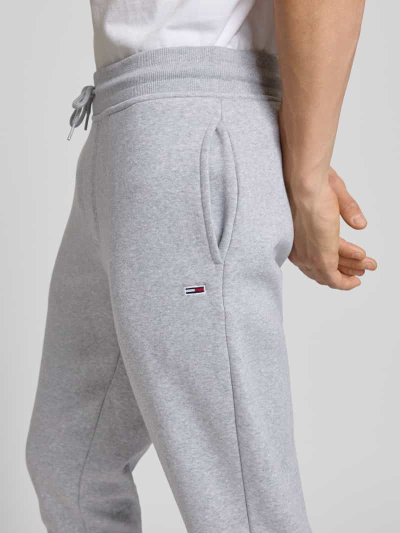 Tommy Jeans Slim fit sweatpants met gestileerde opening